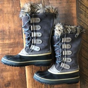 Sorel Joan of arctic dark brown sued boots size 9